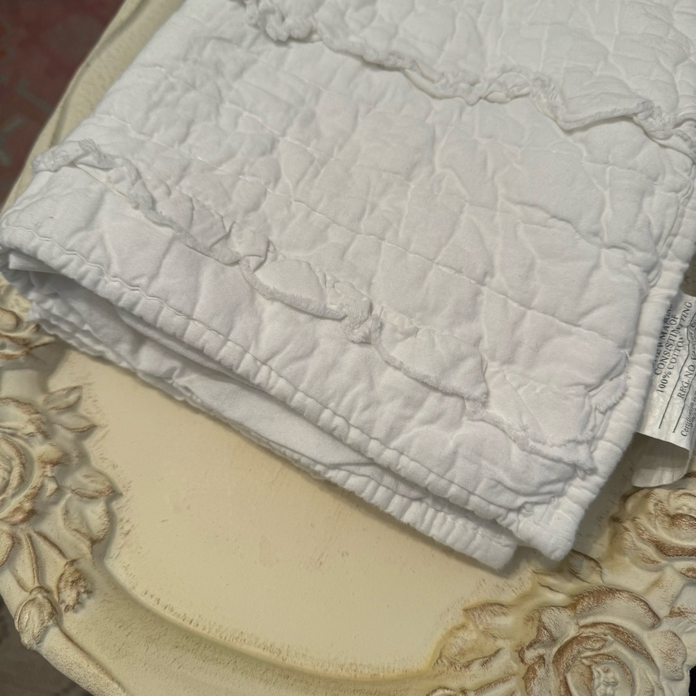 SHABBY CHIC | White w/Ruffles 1/ Standard Pillow Sham (26x20)